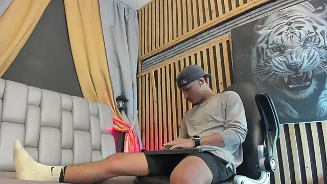Snapshot of Camilo_Contreras chatting on July 17, 2026, 7:41 pm Camilo Contreras online show from July 17, 2026, 7:41 pm