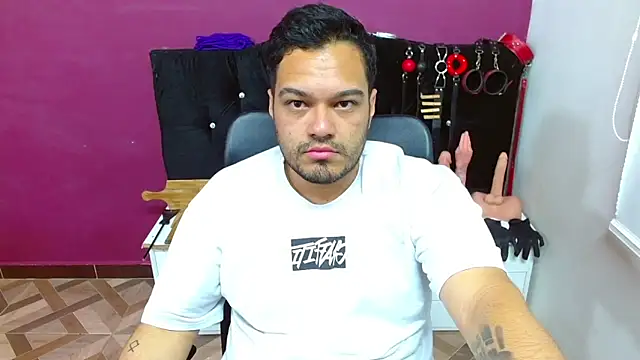 -AlejandroT- online show from May 28, 2026, 4:43 am
