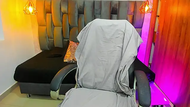 Snapshot of Miel_ferrer chatting on July 2, 2026, 1:39 pm Miel ferrer online show from July 2, 2026, 1:39 pm