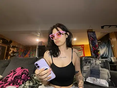Snapshot of B4BYJINX chatting on June 3, 2026, 4:23 pm B4BYJINX online show from June 3, 2026, 4:23 pm