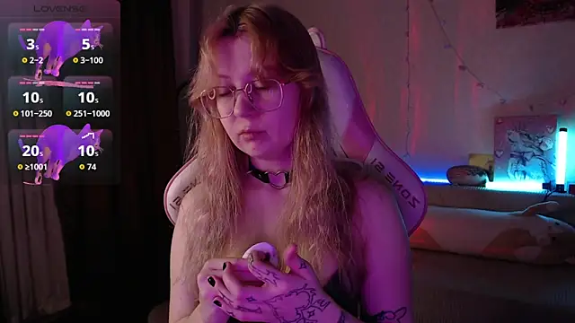 Snapshot of henby_streamss chatting on June 12, 2026, 8:30 pm henby streamss online show from June 12, 2026, 8:30 pm