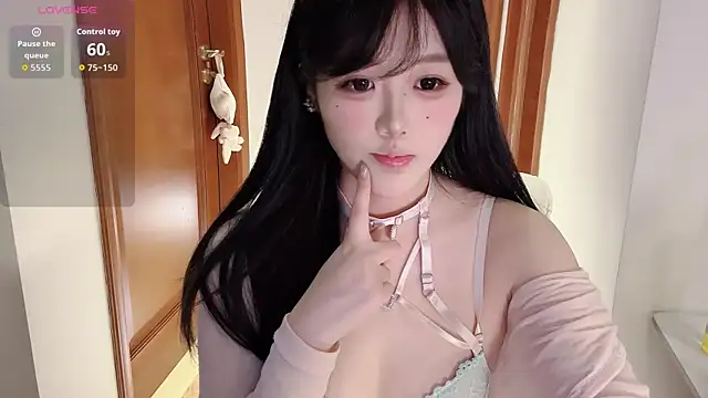 Snapshot of April_UU chatting on July 13, 2026, 12:41 pm April UU online show from July 13, 2026, 12:41 pm