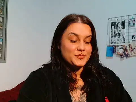 Snapshot of VenusRotten chatting on June 15, 2026, 11:07 pm VenusRotten online show from June 15, 2026, 11:07 pm