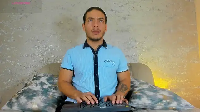 Snapshot of OliverWyse chatting on June 28, 2026, 11:11 pm OliverWyse online show from June 28, 2026, 11:11 pm