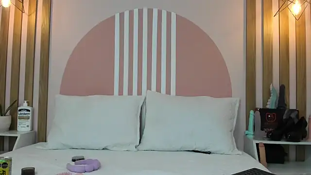 Snapshot of Valkiriia_wiine chatting on July 12, 2026, 2:46 am Valkiriia wiine online show from July 12, 2026, 2:46 am