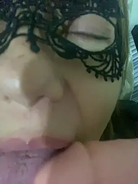 Snapshot of lulupiecitosamor chatting on June 26, 2026, 12:04 am lulupiecitosamor online show from June 26, 2026, 12:04 am