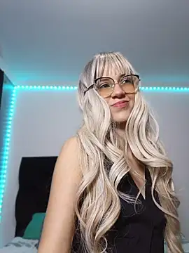 Snapshot of sofi_diaz1 chatting on June 2, 2026, 7:27 pm sofi diaz1 online show from June 2, 2026, 7:27 pm
