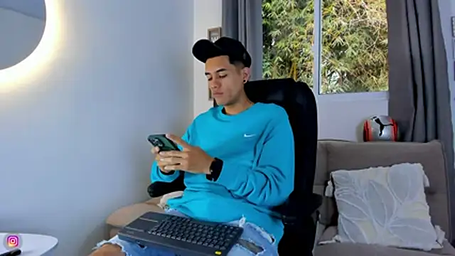 Snapshot of NickCopeer_ chatting on July 6, 2026, 12:57 pm NickCopeer online show from July 6, 2026, 12:57 pm