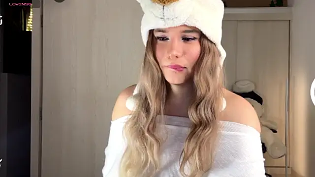 Snapshot of goldenangel_4u chatting on July 2, 2026, 4:07 am goldenangel 4u online show from July 2, 2026, 4:07 am