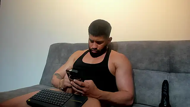 Snapshot of RikyAaron chatting on July 23, 2026, 1:58 am RikyAaron online show from July 23, 2026, 1:58 am