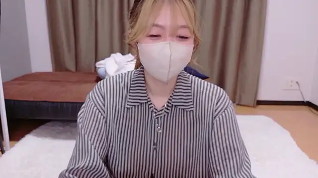 Snapshot of Riona_H chatting on May 30, 2026, 3:36 am Riona H online show from May 30, 2026, 3:36 am