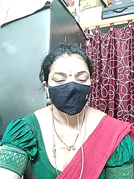 Snapshot of Leela_555 chatting on July 13, 2026, 11:18 pm Leela 555 online show from July 13, 2026, 11:18 pm