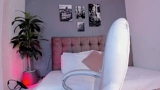 Snapshot of Dayan_rose_ chatting on June 18, 2026, 8:24 pm Dayan rose online show from June 18, 2026, 8:24 pm