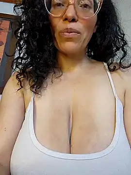 Snapshot of LUCI_LOVE chatting on December 18, 2024, 5:52 pm LUCI LOVE online show from December 18, 2024, 5:52 pm