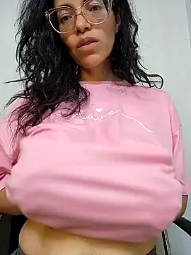 Snapshot of LUCI_LOVE chatting on January 25, 2025, 11:55 am LUCI LOVE online show from January 25, 2025, 11:55 am