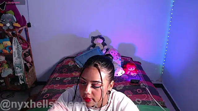 Snapshot of nyxhellsqueen_x chatting on July 2, 2026, 11:44 pm nyxhellsqueen x online show from July 2, 2026, 11:44 pm