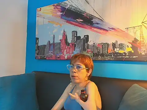 Snapshot of Madame_mature1 chatting on June 5, 2026, 8:03 pm Madame mature1 online show from June 5, 2026, 8:03 pm