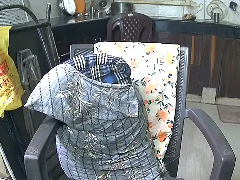 Snapshot of shallykaul chatting on June 4, 2026, 7:25 am shallykaul online show from June 4, 2026, 7:25 am