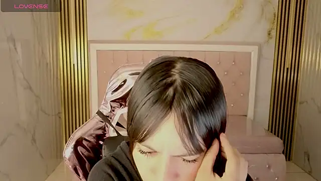 Snapshot of isabeau_s chatting on July 9, 2026, 1:04 pm isabeau s online show from July 9, 2026, 1:04 pm