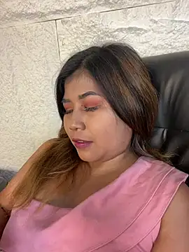 Snapshot of LyraMilano chatting on July 1, 2026, 12:51 pm LyraMilano online show from July 1, 2026, 12:51 pm