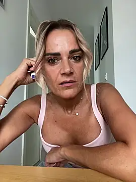 HotHotPursuit1 online show from June 30, 2026, 3:35 pm