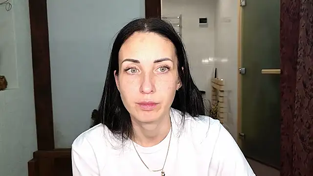 BouncySweety online show from November 17, 2025, 7:52 pm