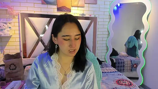 Snapshot of Lua_bloom_ chatting on July 5, 2026, 3:45 am Lua bloom online show from July 5, 2026, 3:45 am