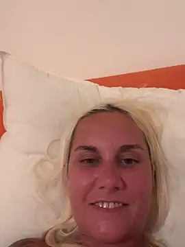 Snapshot of Sofia_beee chatting on June 26, 2026, 10:58 pm Sofia beee online show from June 26, 2026, 10:58 pm