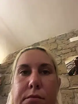 Snapshot of Sofia_beee chatting on July 2, 2026, 1:39 pm Sofia beee online show from July 2, 2026, 1:39 pm
