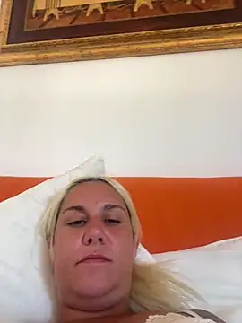 Snapshot of Sofia_beee chatting on July 5, 2026, 10:11 am Sofia beee online show from July 5, 2026, 10:11 am