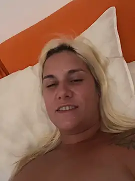 Snapshot of Sofia_beee chatting on July 22, 2026, 1:58 pm Sofia beee online show from July 22, 2026, 1:58 pm