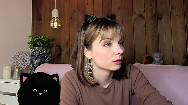Snapshot of IvoryPesante chatting on June 8, 2026, 1:28 am IvoryPesante online show from June 8, 2026, 1:28 am