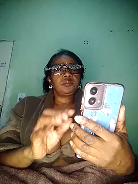 Snapshot of zeebighips chatting on June 5, 2026, 12:06 am zeebighips online show from June 5, 2026, 12:06 am