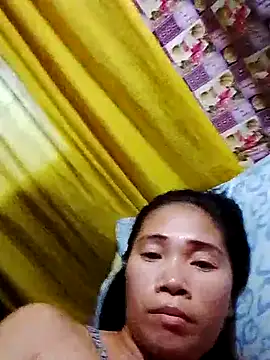 Snapshot of hotmom_lyn chatting on June 12, 2026, 9:25 pm hotmom lyn online show from June 12, 2026, 9:25 pm