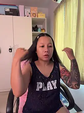 Snapshot of LINDA_HD chatting on July 17, 2026, 3:02 am LINDA HD online show from July 17, 2026, 3:02 am