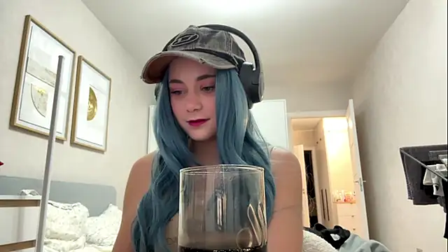 Snapshot of elfLiana chatting on May 31, 2026, 4:47 pm elfLiana online show from May 31, 2026, 4:47 pm