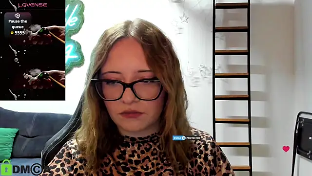 Snapshot of JuliNy_x chatting on June 6, 2026, 12:54 pm JuliNy x online show from June 6, 2026, 12:54 pm