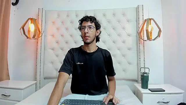 Snapshot of LEO_SANZ66 chatting on June 22, 2026, 12:24 pm LEO SANZ66 online show from June 22, 2026, 12:24 pm