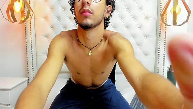 Snapshot of LEO_SANZ66 chatting on July 6, 2026, 12:13 pm LEO SANZ66 online show from July 6, 2026, 12:13 pm