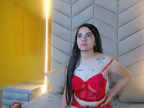 Snapshot of lauraura chatting on May 26, 2026, 8:21 am lauraura online show from May 26, 2026, 8:21 am