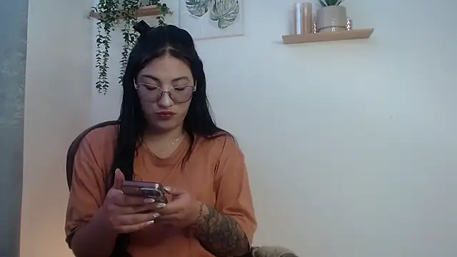 Snapshot of Leena_rose chatting on July 30, 2026, 4:17 pm Leena rose online show from July 30, 2026, 4:17 pm
