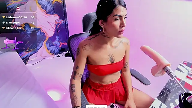 Snapshot of Alanna_Wild chatting on June 11, 2026, 12:32 am Alanna Wild online show from June 11, 2026, 12:32 am