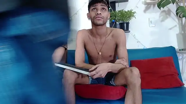 STRANGER BOYS online show from May 28, 2026, 10:07 pm