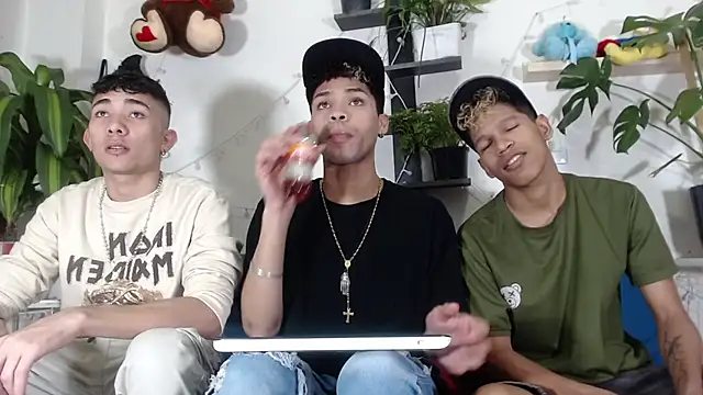 STRANGER BOYS online show from May 30, 2026, 10:18 pm