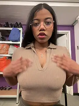 Snapshot of Ariana_roxe_ chatting on June 11, 2026, 4:54 am Ariana roxe online show from June 11, 2026, 4:54 am