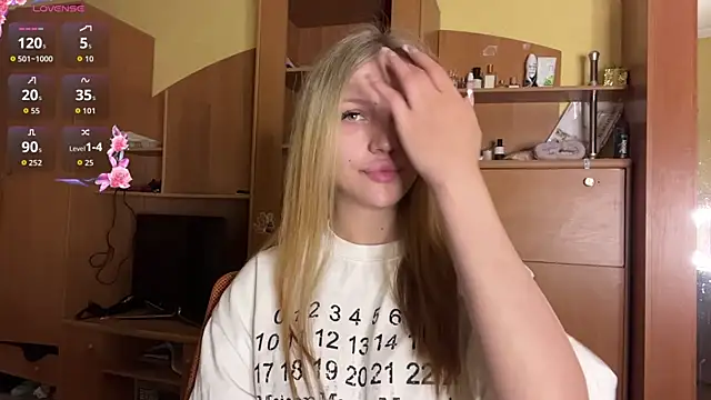 xXMelanieseXx online show from June 19, 2026, 4:33 pm