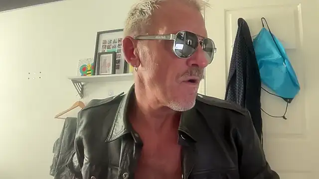 Snapshot of NottsLeather chatting on July 11, 2026, 4:43 pm NottsLeather online show from July 11, 2026, 4:43 pm