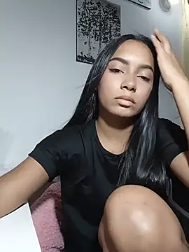 Snapshot of xcleila chatting on June 18, 2026, 2:01 am xcleila online show from June 18, 2026, 2:01 am
