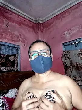 Snapshot of MoonLusty chatting on June 18, 2026, 5:30 am MoonLusty online show from June 18, 2026, 5:30 am