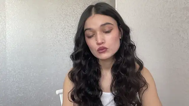 Snapshot of LisetteParajon chatting on July 16, 2026, 5:02 am LisetteParajon online show from July 16, 2026, 5:02 am